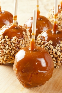 tips for perfecting your caramel apples for the fall season