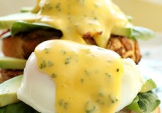 Simple steps for delicious hollandaise sauce